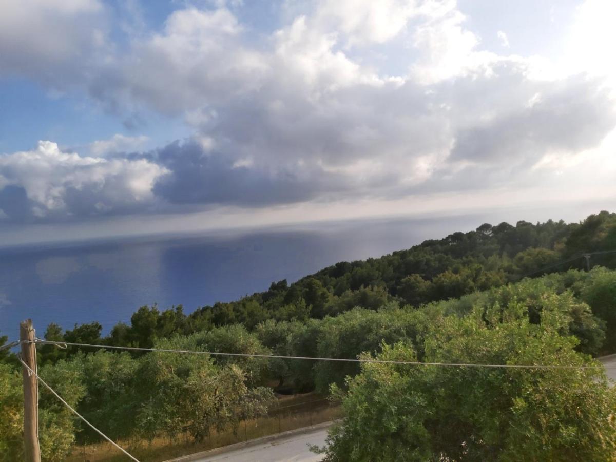 Horizon Blue Lejlighed Loútsa Eksteriør billede
